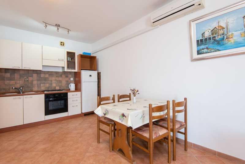 Apartmani Dubravko Putniković エクステリア 写真