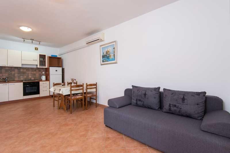 Apartmani Dubravko Putniković エクステリア 写真